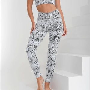 Booty By Brabants Eclipse Curvy Leggings in White